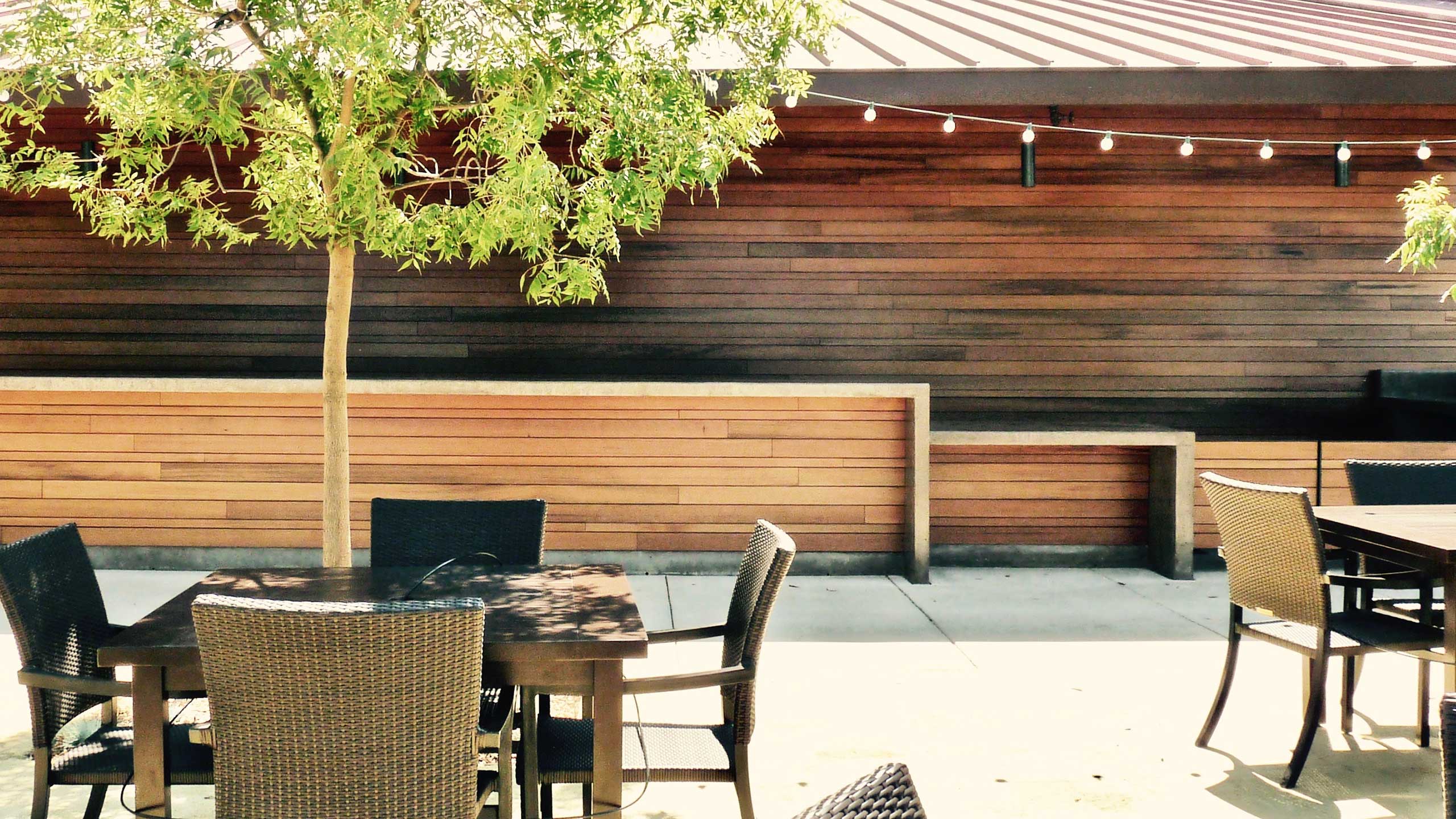 Winery-Architecture-Healdsburg-outdoor-seating-reclaimed-wood
